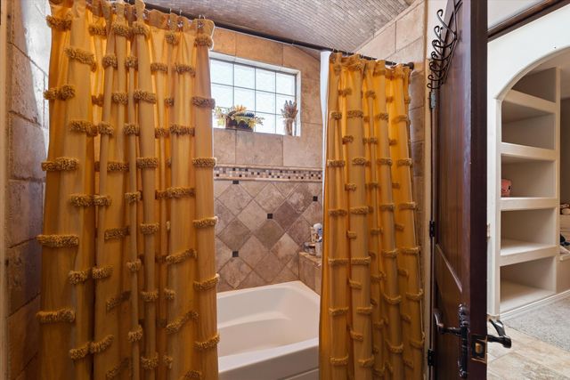 34 Haciendas Del Valle, Peralta, NM 87042