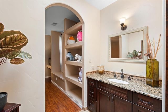 34 Haciendas Del Valle, Peralta, NM 87042