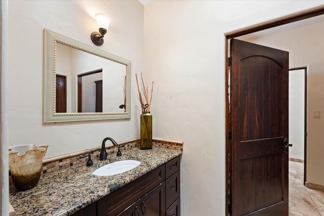 34 Haciendas Del Valle, Peralta, NM 87042