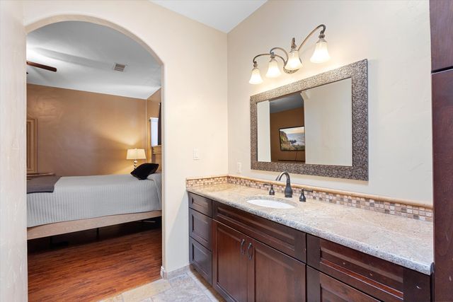 34 Haciendas Del Valle, Peralta, NM 87042