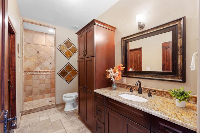 34 Haciendas Del Valle, Peralta, NM 87042