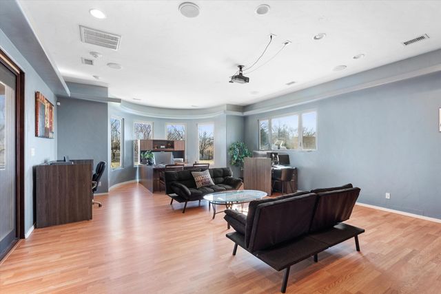 34 Haciendas Del Valle, Peralta, NM 87042