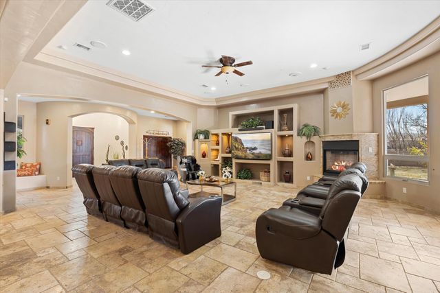 34 Haciendas Del Valle, Peralta, NM 87042