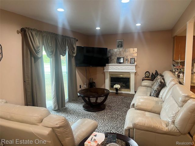 33569 Breckenridge Drive Sw, Sterling Heights, MI 48310