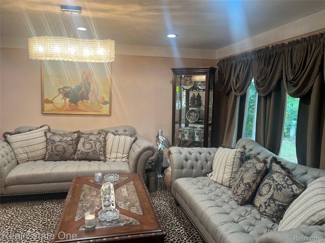 33569 Breckenridge Drive Sw, Sterling Heights, MI 48310