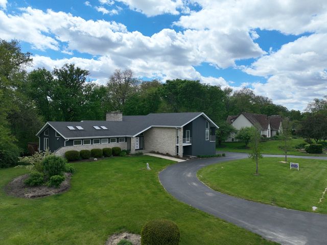 71 Oak Creek Drive, Yorkville, IL 60560