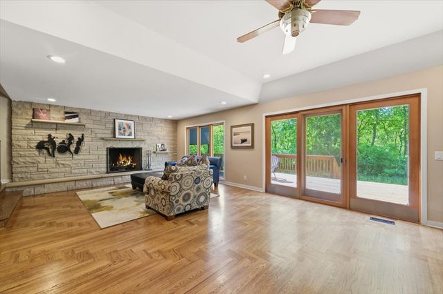 71 Oak Creek Drive, Yorkville, IL 60560