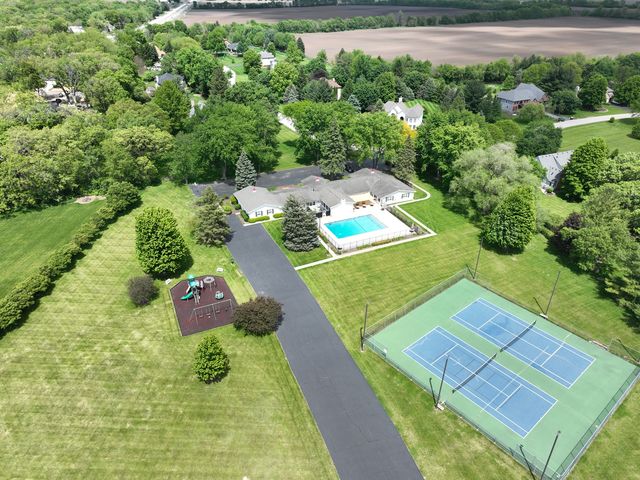 71 Oak Creek Drive, Yorkville, IL 60560
