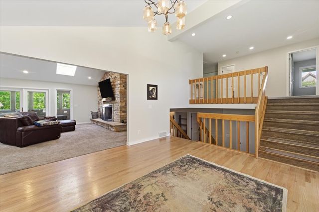 71 Oak Creek Drive, Yorkville, IL 60560