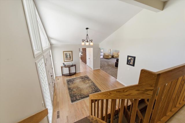 71 Oak Creek Drive, Yorkville, IL 60560