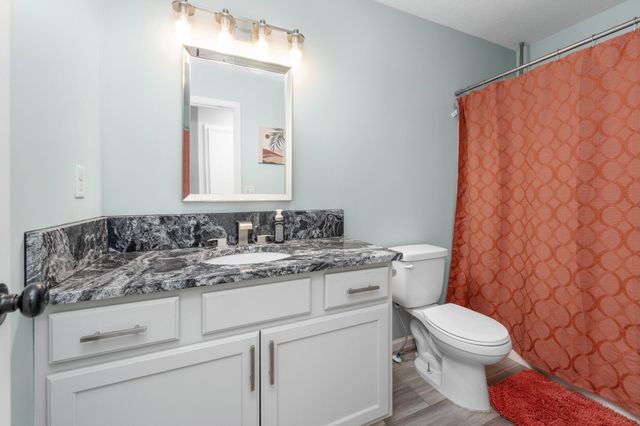3227 S Blue Lake Ct, Wichita, KS 67215