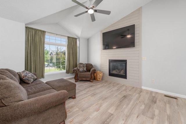 3227 S Blue Lake Ct, Wichita, KS 67215