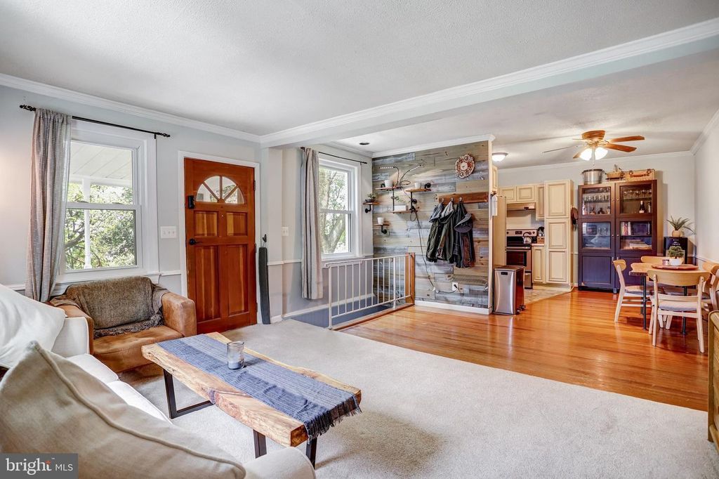Image 10 of property listing at 209 CEDAR AVE, Gaithersburg, MD 20877