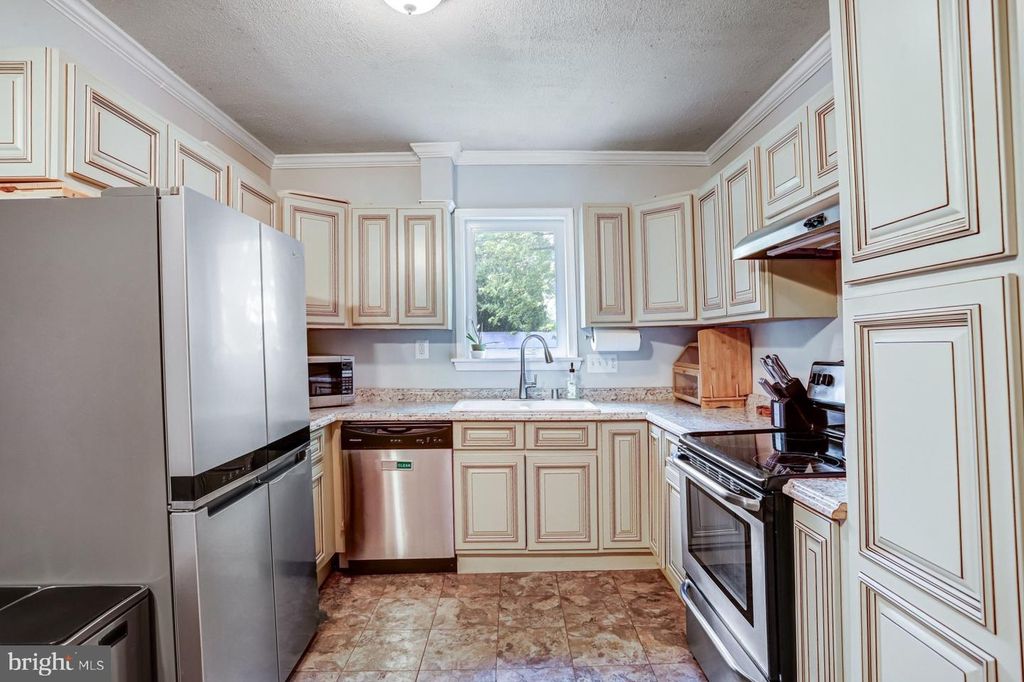 Image 11 of property listing at 209 CEDAR AVE, Gaithersburg, MD 20877