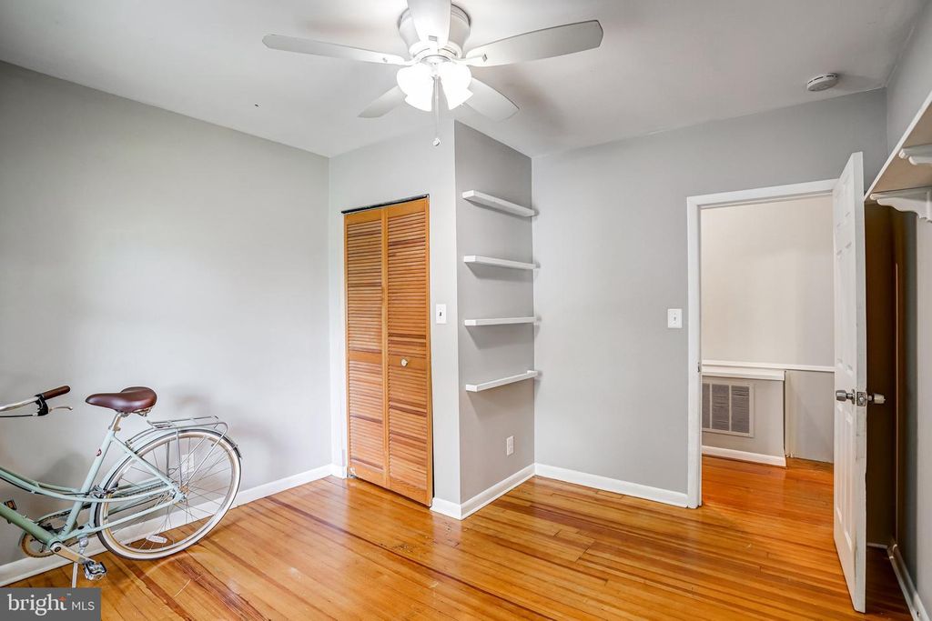 Image 13 of property listing at 209 CEDAR AVE, Gaithersburg, MD 20877
