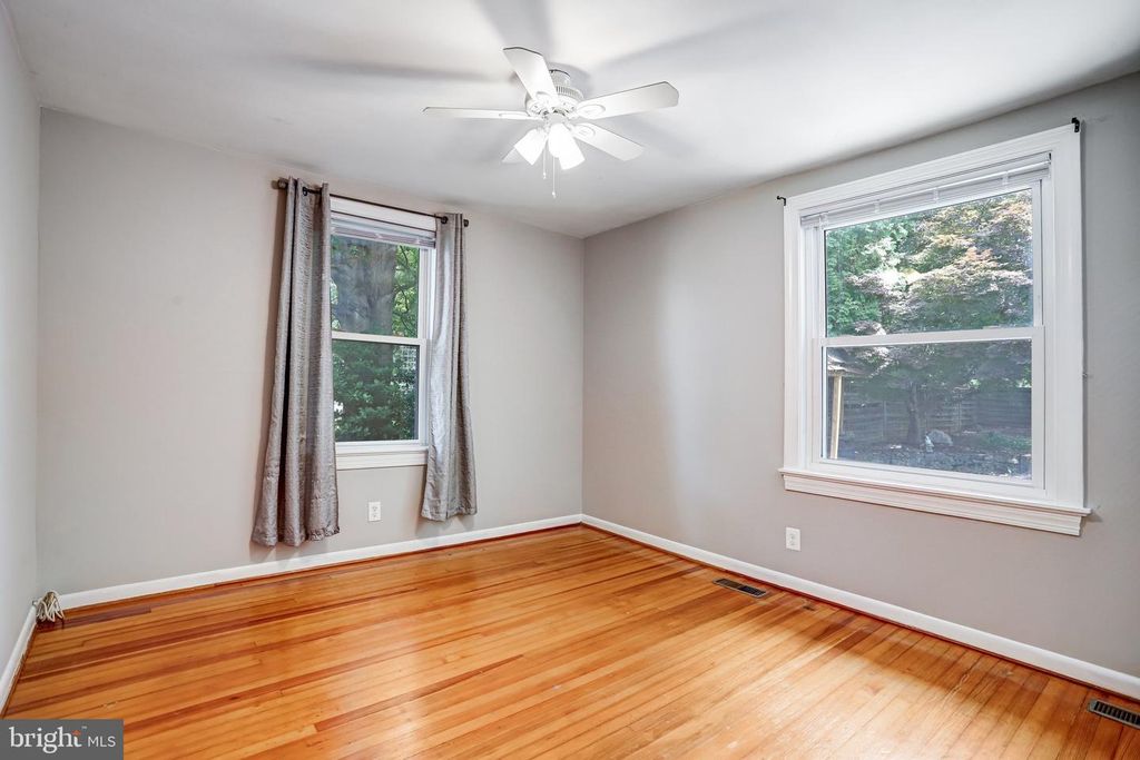 Image 14 of property listing at 209 CEDAR AVE, Gaithersburg, MD 20877