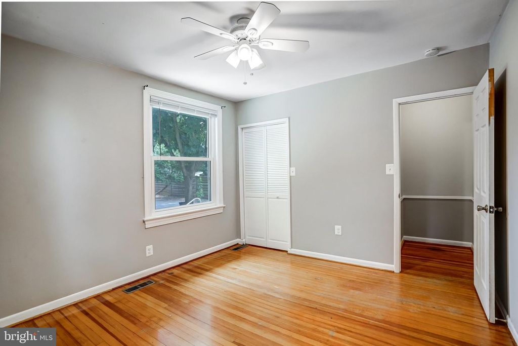 Image 15 of property listing at 209 CEDAR AVE, Gaithersburg, MD 20877