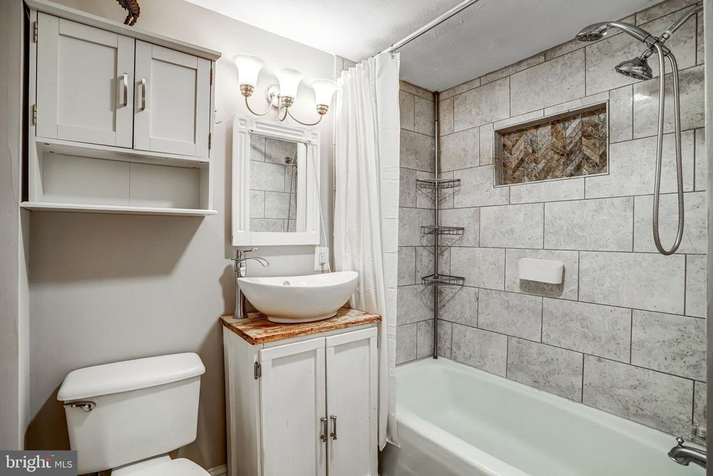 Image 16 of property listing at 209 CEDAR AVE, Gaithersburg, MD 20877