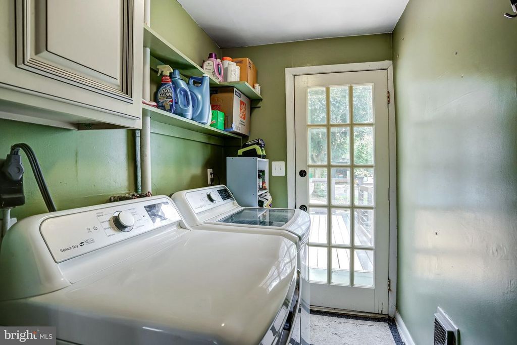 Image 18 of property listing at 209 CEDAR AVE, Gaithersburg, MD 20877