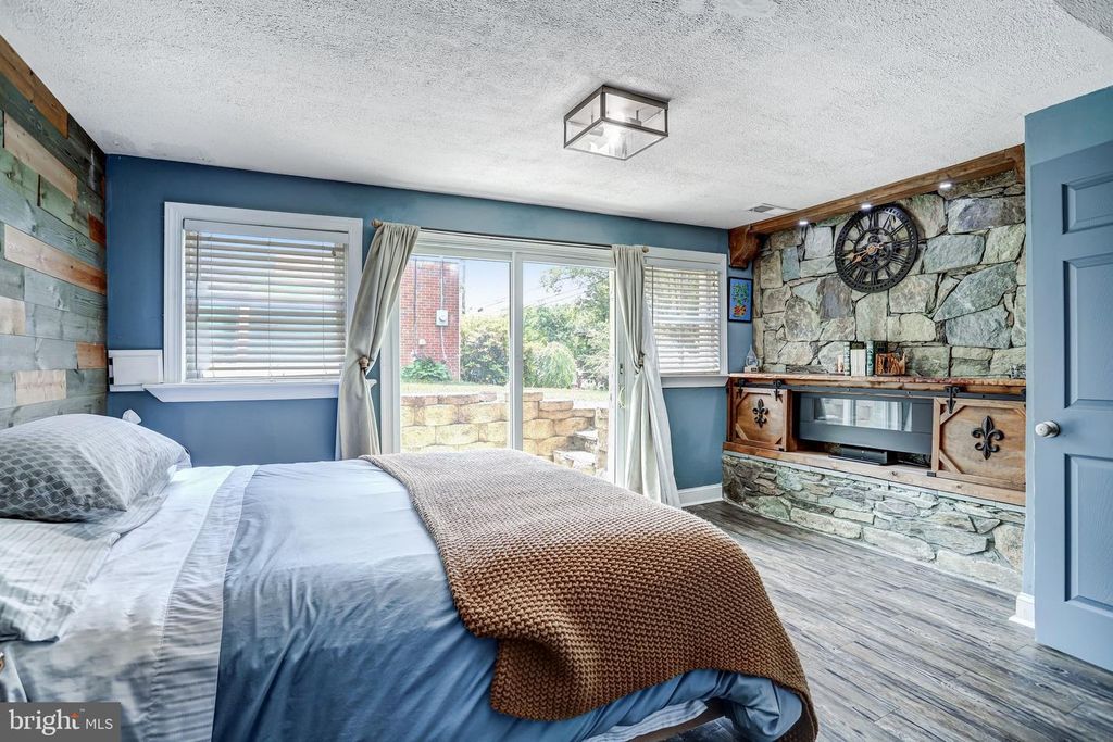 Image 20 of property listing at 209 CEDAR AVE, Gaithersburg, MD 20877