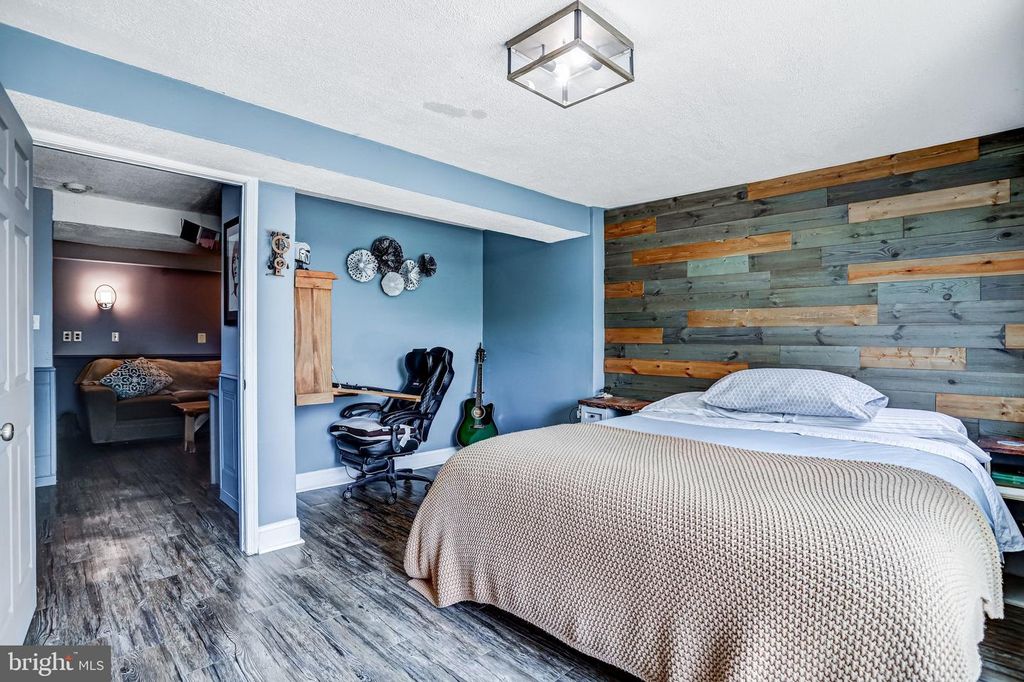 Image 21 of property listing at 209 CEDAR AVE, Gaithersburg, MD 20877