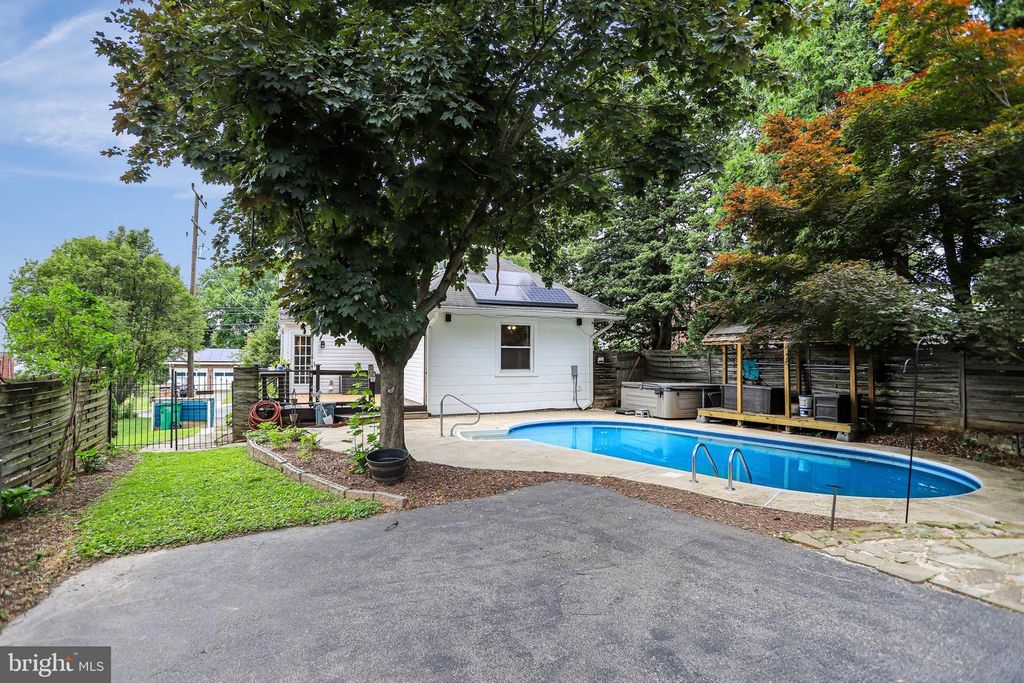 Image 26 of property listing at 209 CEDAR AVE, Gaithersburg, MD 20877