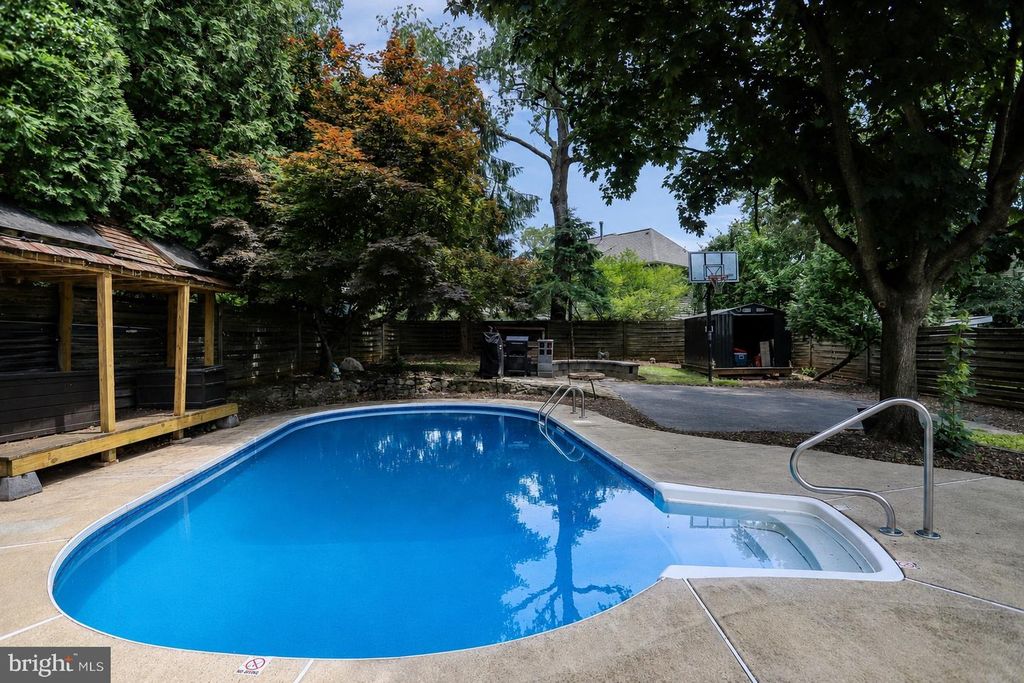 Image 27 of property listing at 209 CEDAR AVE, Gaithersburg, MD 20877