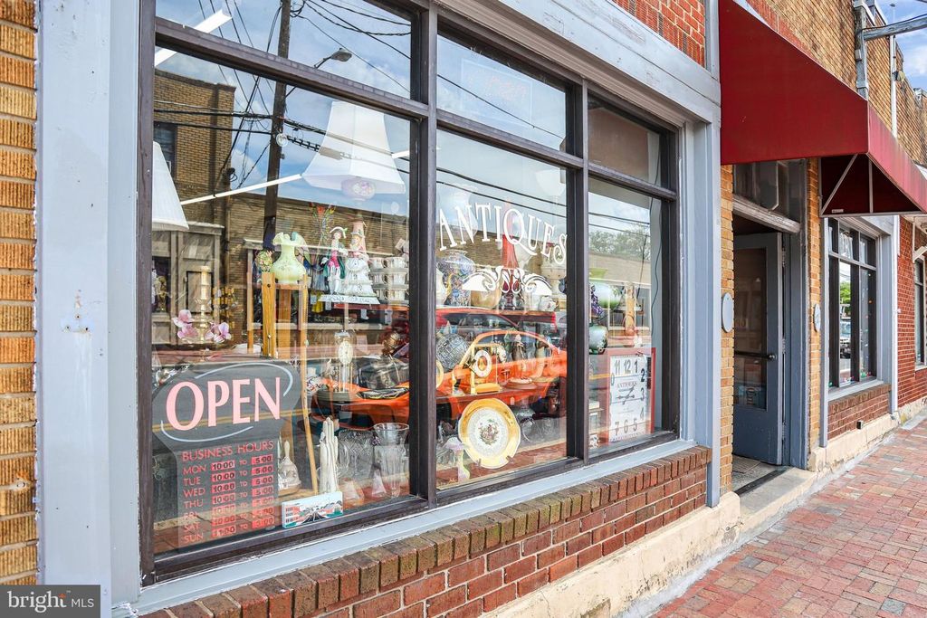 Image 36 of property listing at 209 CEDAR AVE, Gaithersburg, MD 20877
