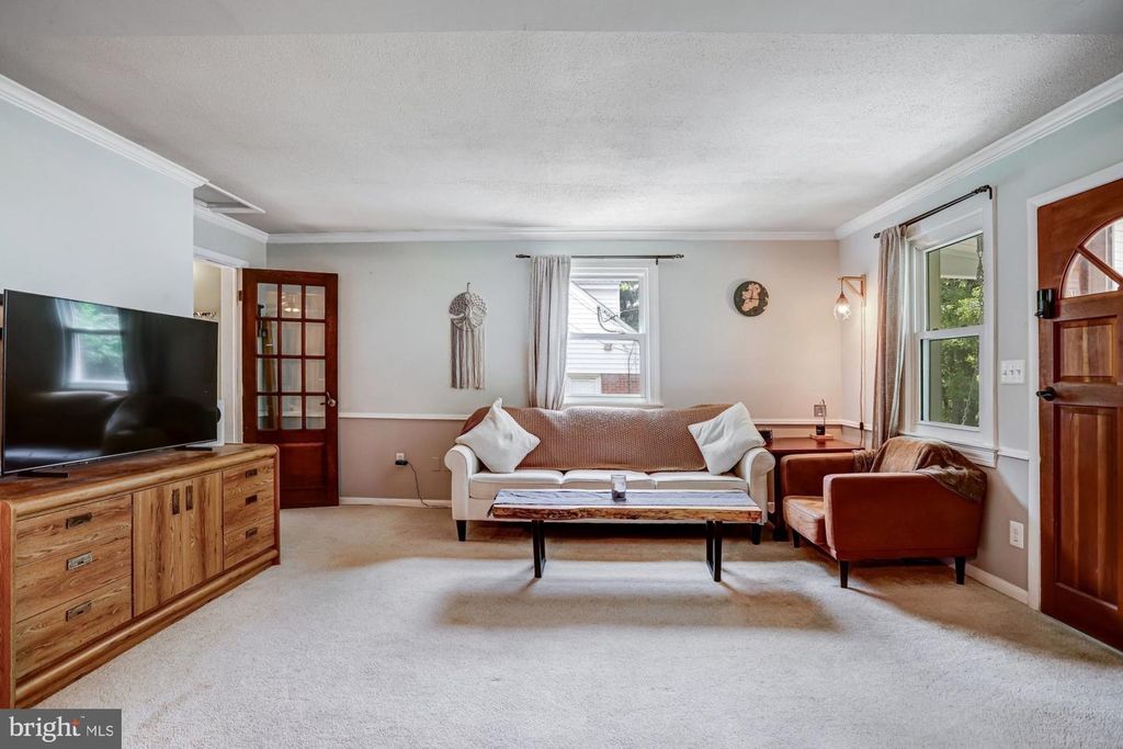 Image 7 of property listing at 209 CEDAR AVE, Gaithersburg, MD 20877