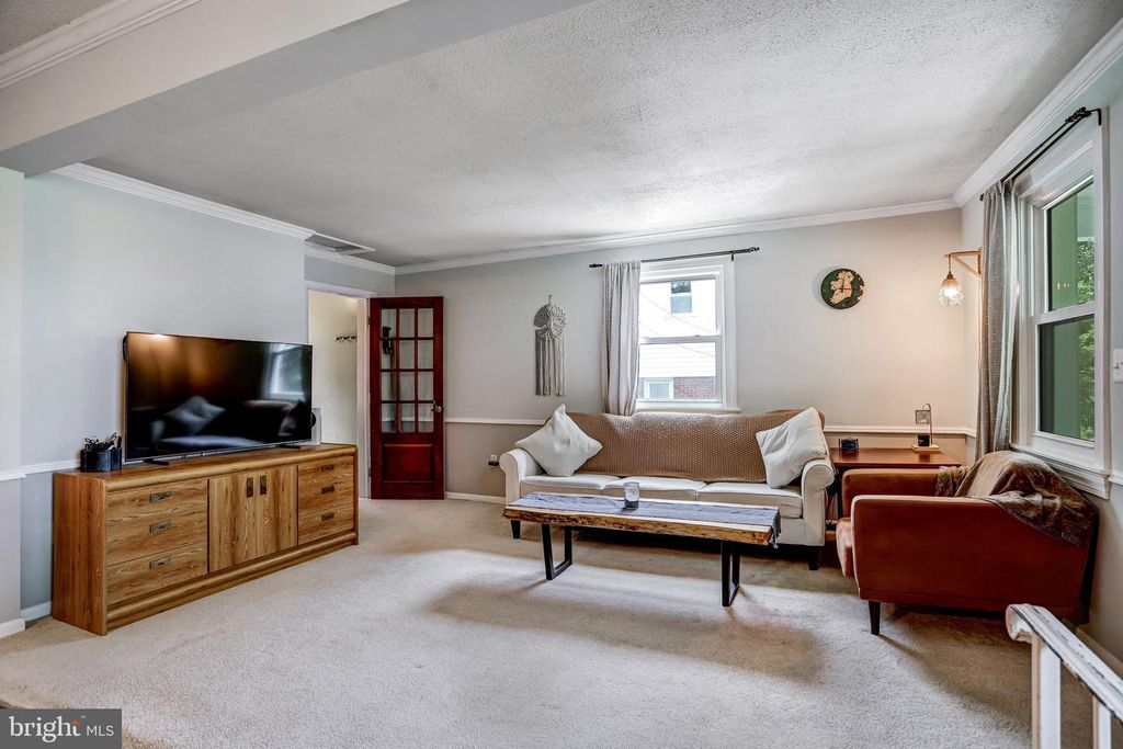Image 8 of property listing at 209 CEDAR AVE, Gaithersburg, MD 20877