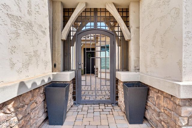 992 E PARKVIEW Drive, Gilbert, AZ 85295