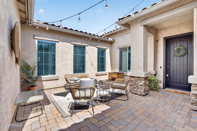 992 E PARKVIEW Drive, Gilbert, AZ 85295