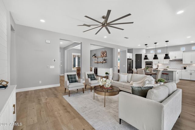 992 E PARKVIEW Drive, Gilbert, AZ 85295