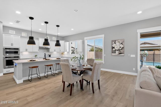 992 E PARKVIEW Drive, Gilbert, AZ 85295