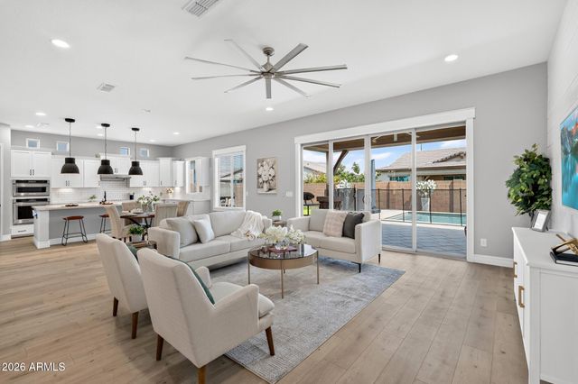 992 E PARKVIEW Drive, Gilbert, AZ 85295