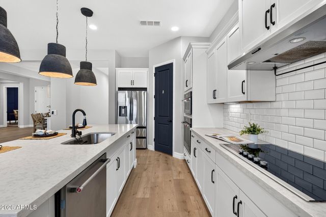 992 E PARKVIEW Drive, Gilbert, AZ 85295