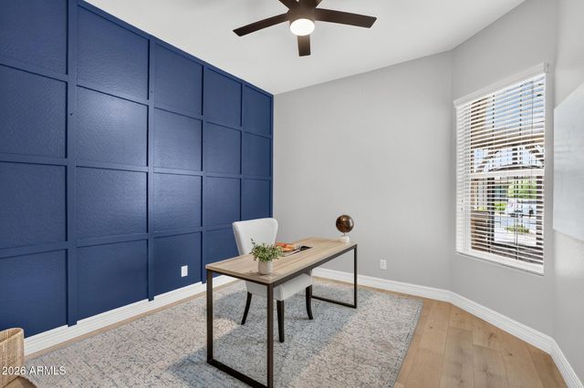 992 E PARKVIEW Drive, Gilbert, AZ 85295
