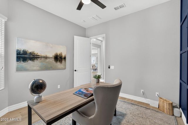 992 E PARKVIEW Drive, Gilbert, AZ 85295