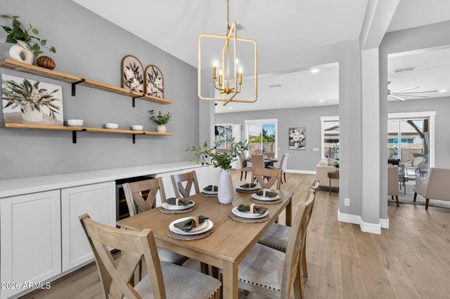 992 E PARKVIEW Drive, Gilbert, AZ 85295