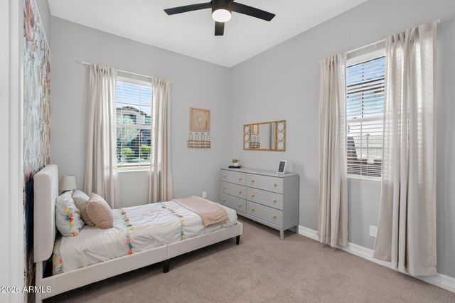 992 E PARKVIEW Drive, Gilbert, AZ 85295