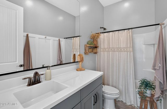 992 E PARKVIEW Drive, Gilbert, AZ 85295
