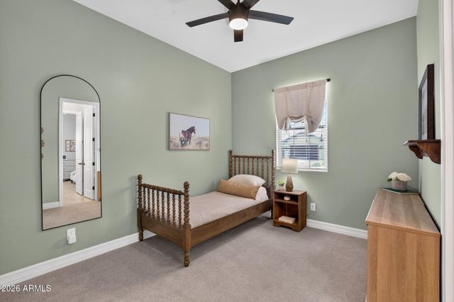992 E PARKVIEW Drive, Gilbert, AZ 85295