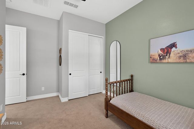 992 E PARKVIEW Drive, Gilbert, AZ 85295