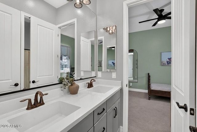992 E PARKVIEW Drive, Gilbert, AZ 85295