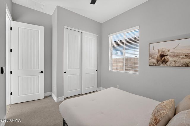 992 E PARKVIEW Drive, Gilbert, AZ 85295