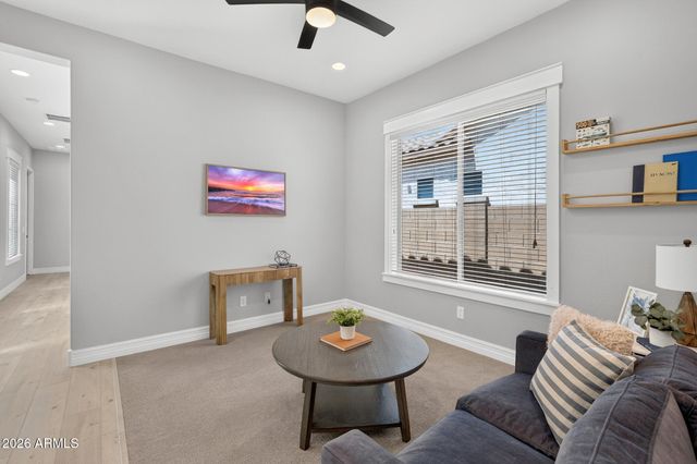 992 E PARKVIEW Drive, Gilbert, AZ 85295