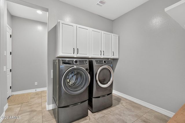 992 E PARKVIEW Drive, Gilbert, AZ 85295