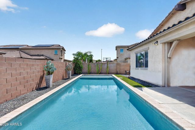 992 E PARKVIEW Drive, Gilbert, AZ 85295