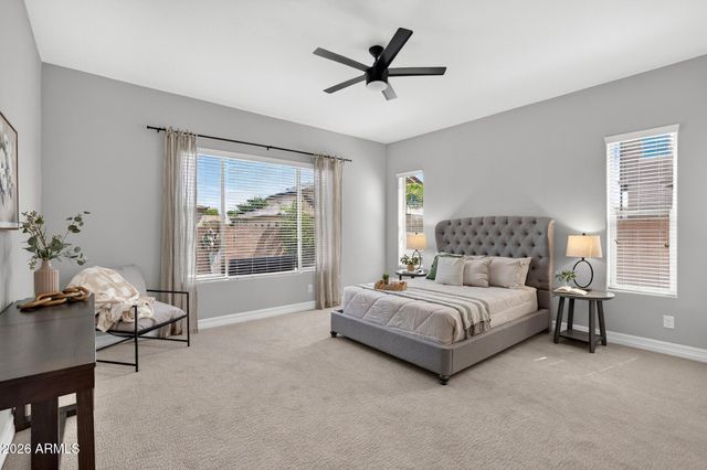 992 E PARKVIEW Drive, Gilbert, AZ 85295