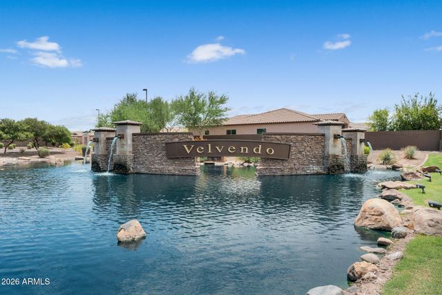 992 E PARKVIEW Drive, Gilbert, AZ 85295